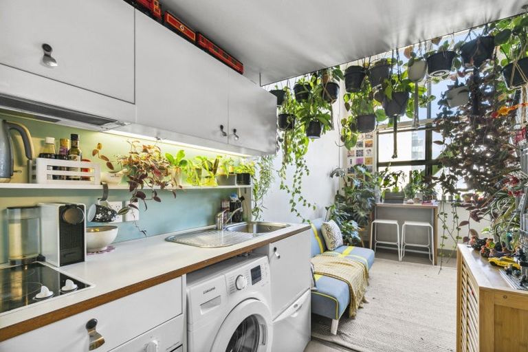 Photo of property in Urbane Apartments, 33/29 Webb Street, Mount Cook, Wellington, 6011