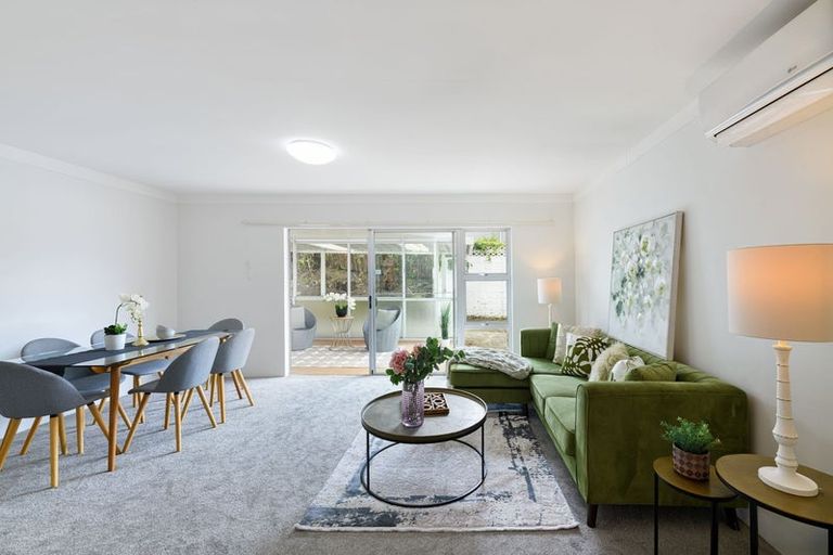 Photo of property in 2/15 Dunraven Place, Torbay, Auckland, 0630