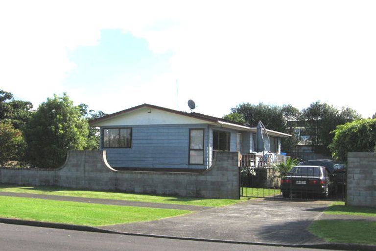 Photo of property in 15 Compass Place, Te Atatu Peninsula, Auckland, 0610