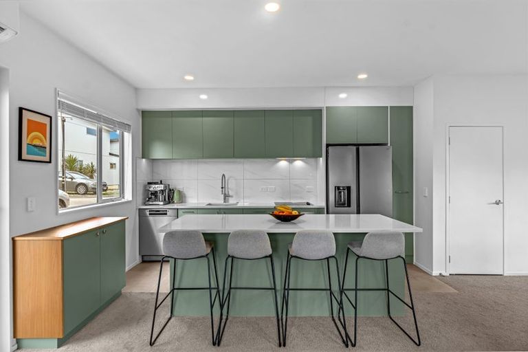 Photo of property in 57e Edmonton Road, Henderson, Auckland, 0612