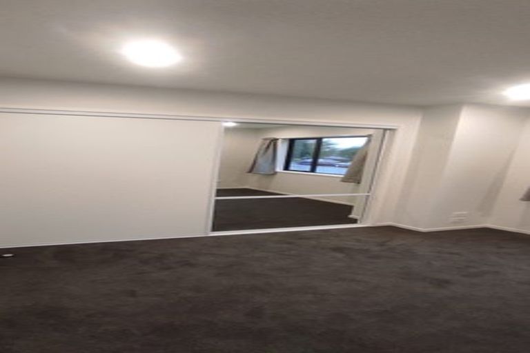 Photo of property in 3/47 Awaroa Road, Sunnyvale, Auckland, 0612