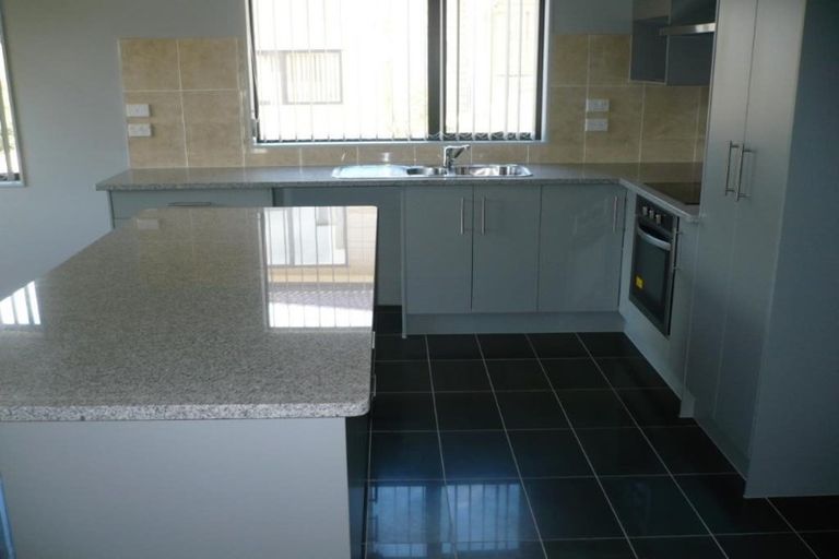 Photo of property in 115 Keri Vista Rise, Papakura, 2110