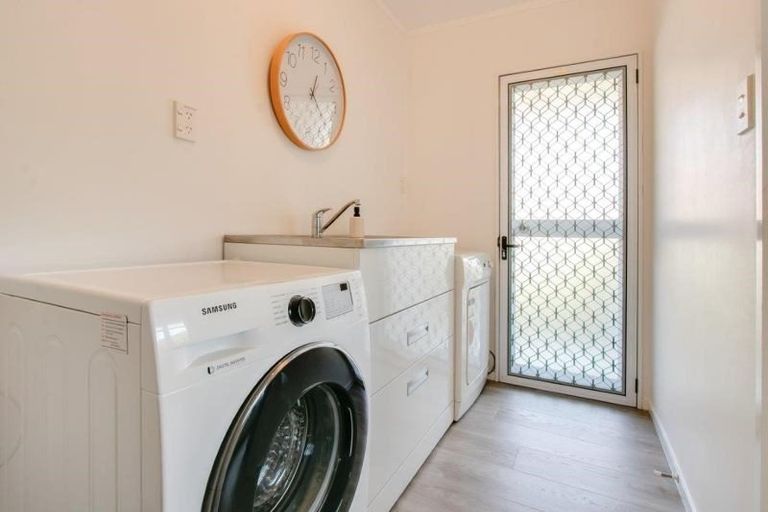 Photo of property in 2 Fern Grove, Taradale, Napier, 4112