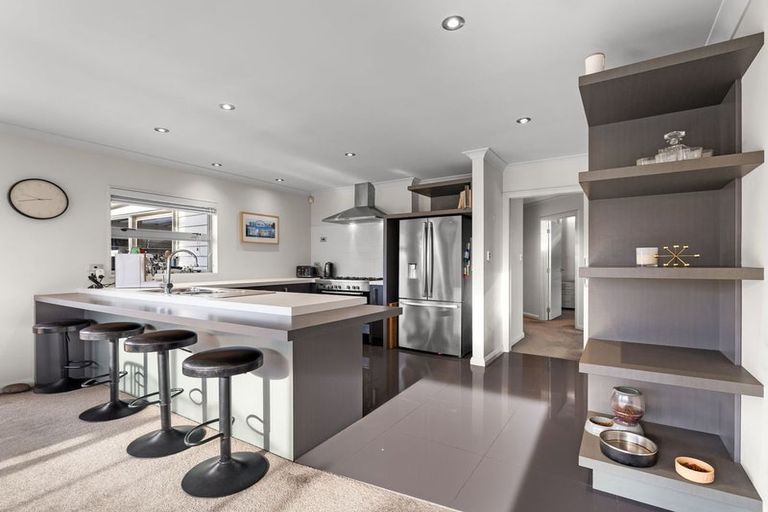 Photo of property in 20 Rosalie Terrace, Kelvin Grove, Palmerston North, 4414