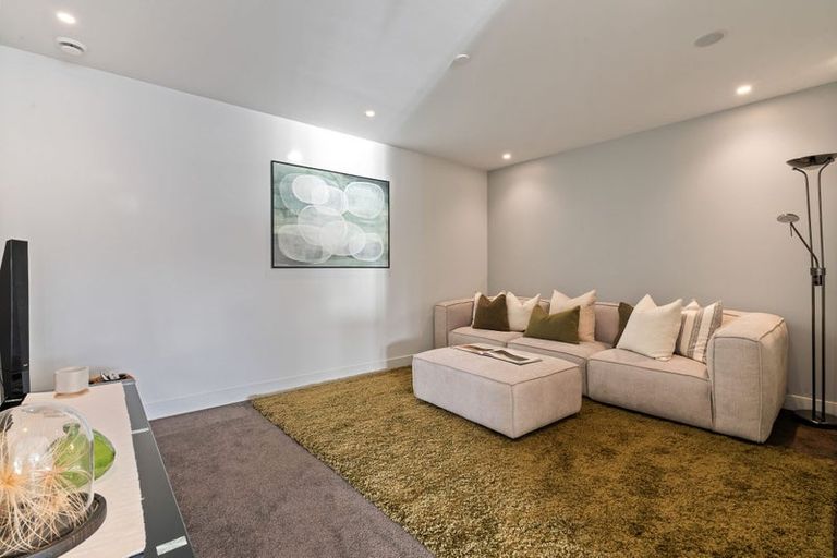 Photo of property in Clyde Quay Wharf, 3b/2 Clyde Quay Wharf, Te Aro, Wellington, 6011