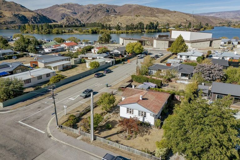 Photo of property in 64 Inniscort Street, Cromwell, 9310