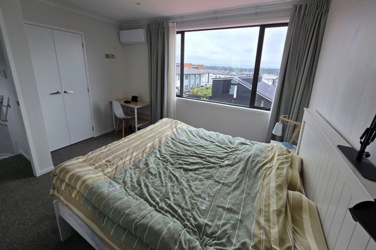 Photo of property in 28 Hobsonville Point Road, Hobsonville, Auckland, 0616
