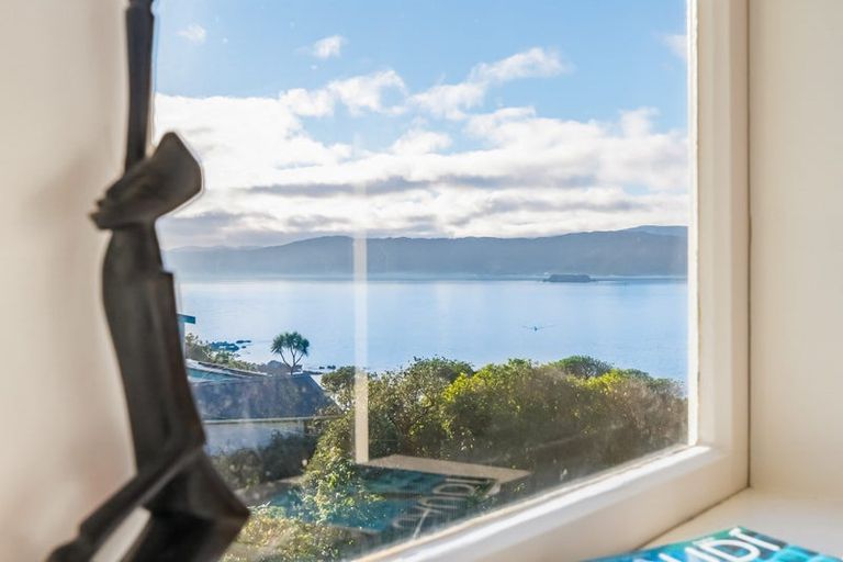 Photo of property in 46 Fortification Road, Karaka Bays, Wellington, 6022