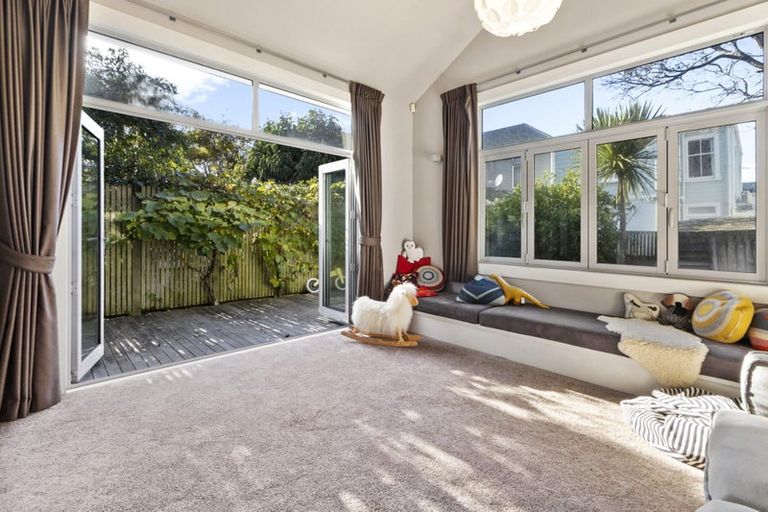 Photo of property in 12 Burnell Avenue, Thorndon, Wellington, 6011