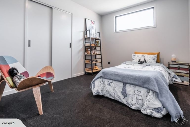 Photo of property in 40 Mount Creighton Crescent, Wanaka, 9305