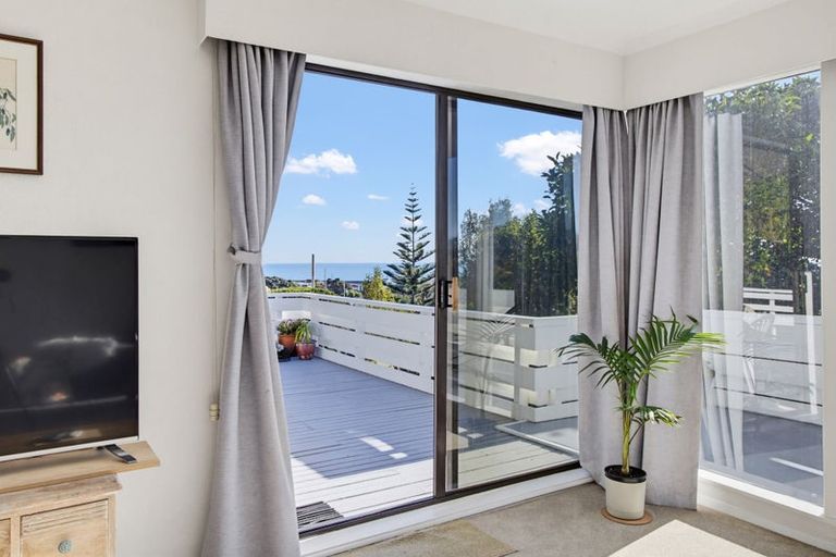 Photo of property in 10 Lawry Street, Moturoa, New Plymouth, 4310