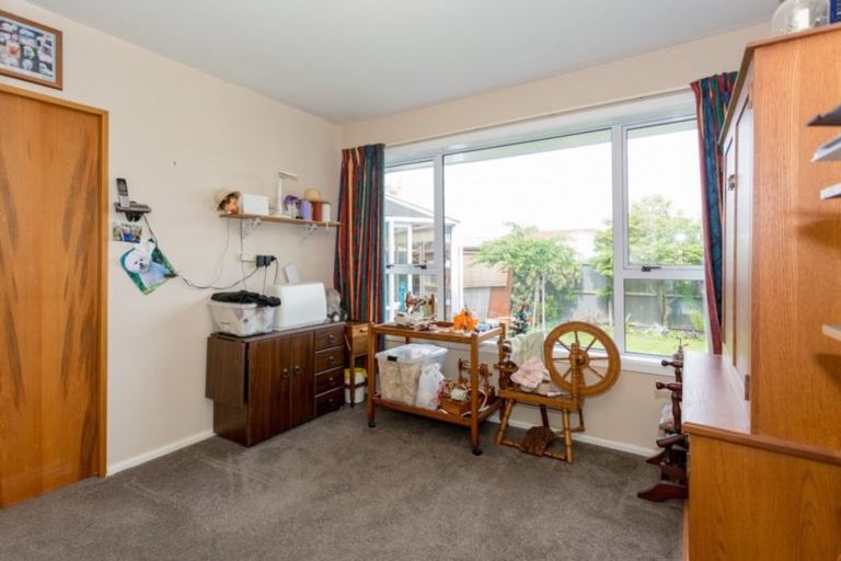 Photo of property in 32 Kathleen Crescent, Hornby, Christchurch, 8042