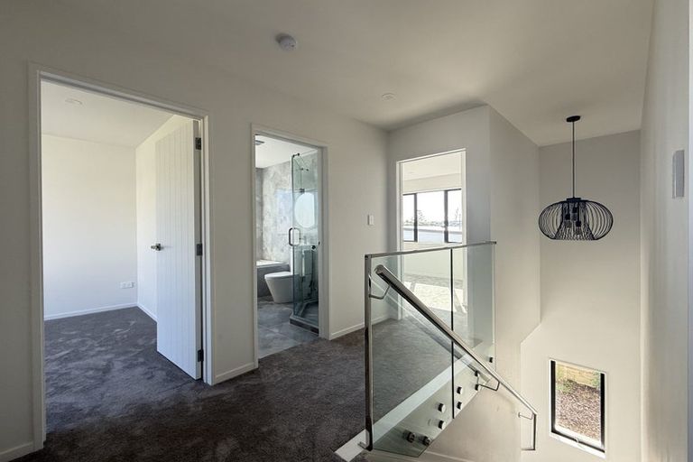 Photo of property in 33b Garadice Road, Rothesay Bay, Auckland, 0630