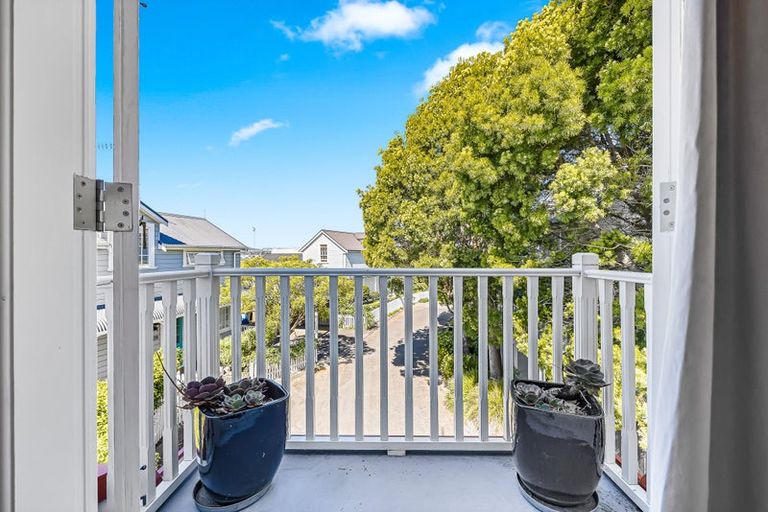 Photo of property in 4/14-26 Beach Road, Northcote Point, Auckland, 0627