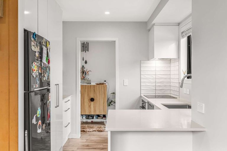 Photo of property in 2/49 Shannon Place, Belfast, Christchurch, 8051