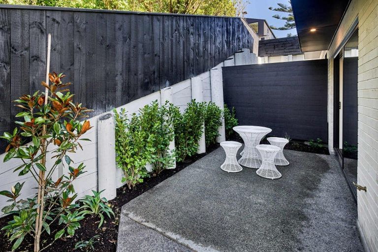 Photo of property in 17 Ara Toutouwai, Karori, Wellington, 6012