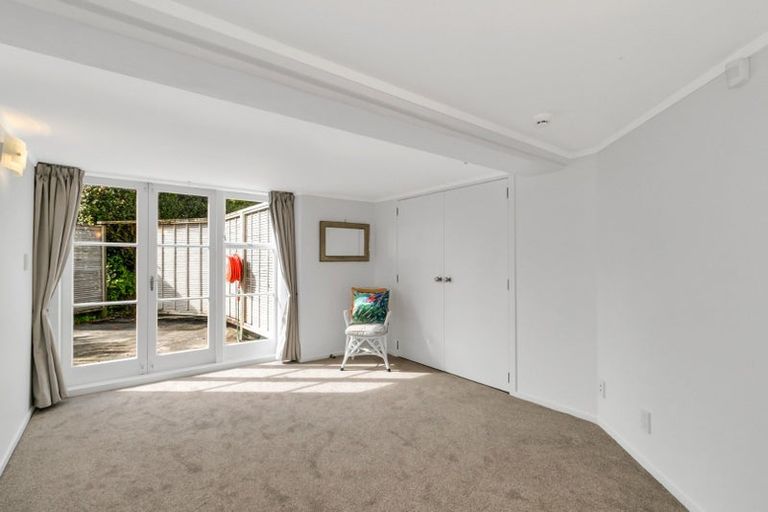 Photo of property in 16 Royal View Road, Te Atatu South, Auckland, 0610
