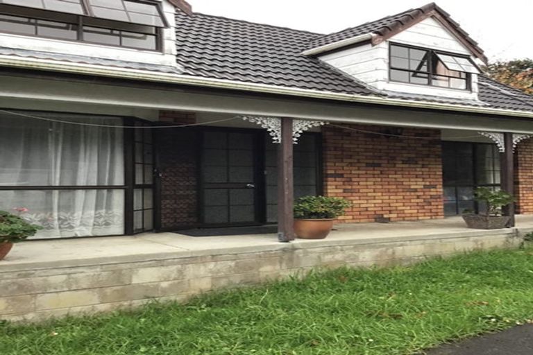 Photo of property in 1/4227 Great North Road, Glendene, Auckland, 0602