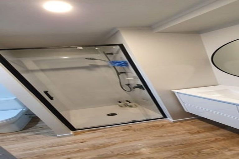 Photo of property in 2/34 Valley View Road, Glenfield, Auckland, 0629