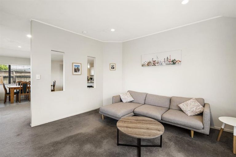 Photo of property in 51 Queen Mary Avenue, New Lynn, Auckland, 0600