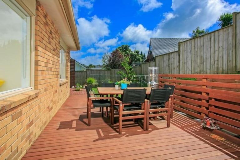 Photo of property in 55 Helleur Road, Massey, Auckland, 0614