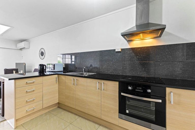 Photo of property in 2/76 Kenderdine Road, Papatoetoe, Auckland, 2025