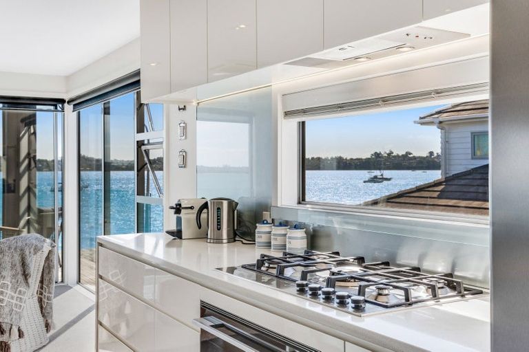 Photo of property in 8a The Parade, Bucklands Beach, Auckland, 2012