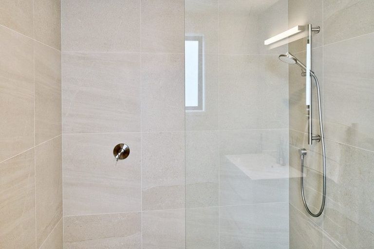 Photo of property in 33 Holystone Road, Whitby, Porirua, 5024