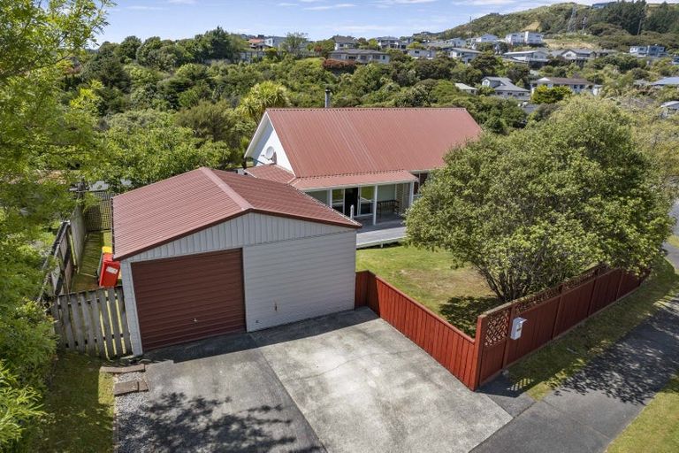 Photo of property in 2 Seagull Place, Whitby, Porirua, 5024
