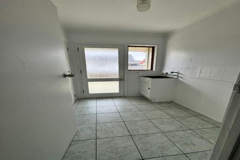 Photo of property in 71 Sandspit Road, Shelly Park, Auckland, 2014