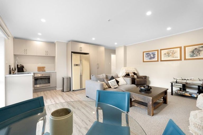 Photo of property in 16 Langford Place, Dairy Flat, Albany, 0792