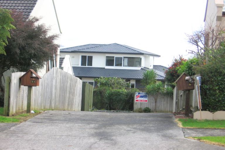 Photo of property in 1/11 Ribbonwood Crescent, Goodwood Heights, Auckland, 2105