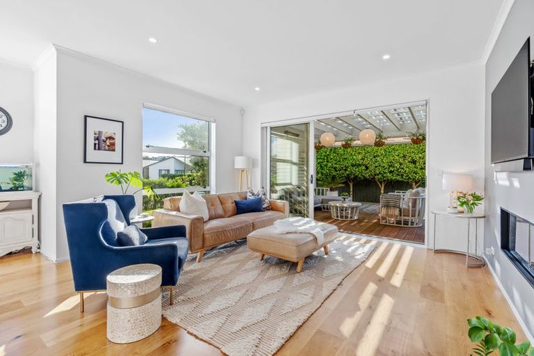 Photo of property in 9 Symes Drive, Red Beach, 0932