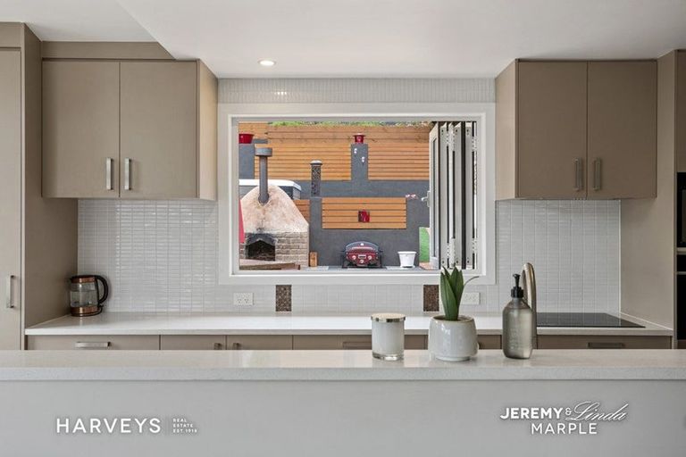 Photo of property in 21 Scotstoun Place, Glen Eden, Auckland, 0602