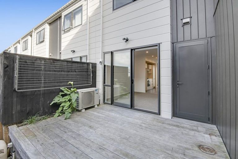 Photo of property in 4/1 Scott Road, Hobsonville, Auckland, 0616