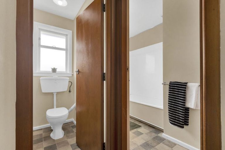 Photo of property in 2/42 North Avon Road, Richmond, Christchurch, 8013