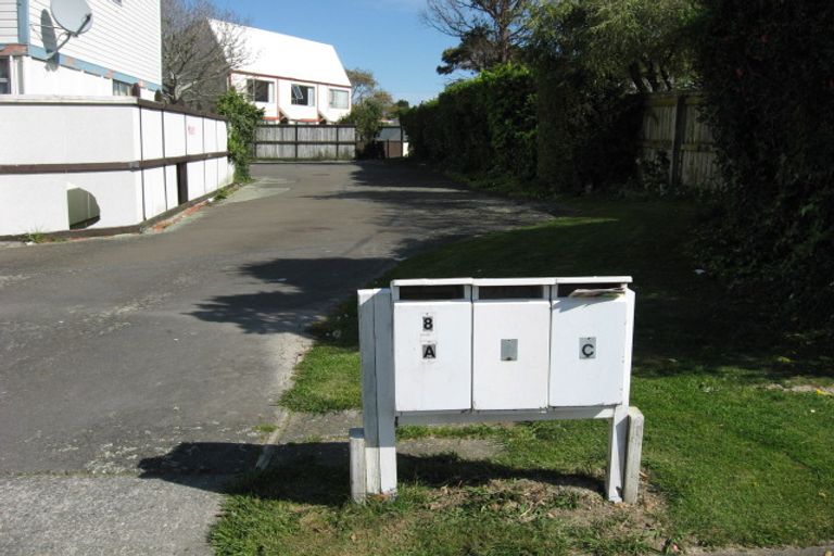 Photo of property in 8c Russell Street, Waterloo, Lower Hutt, 5011