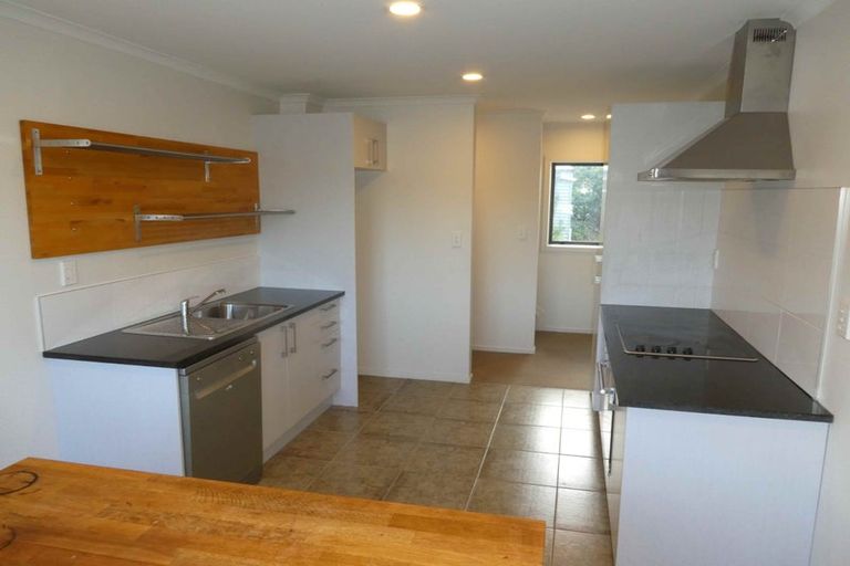 Photo of property in 5/2 Swan Hill Drive, Glen Eden, Auckland, 0602