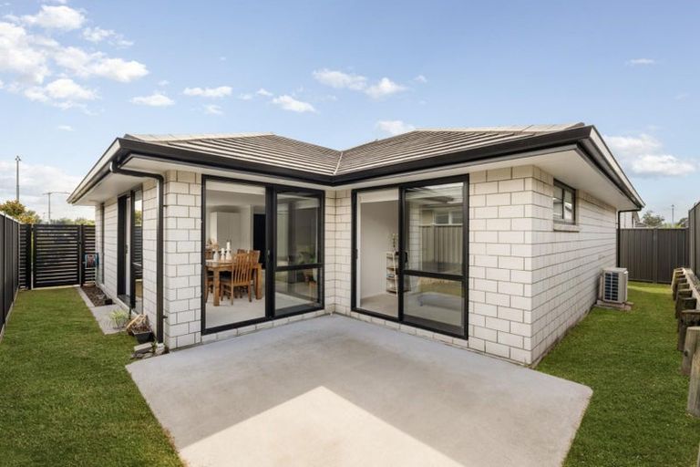 Photo of property in 24 Raynor Crescent, Pyes Pa, Tauranga, 3112