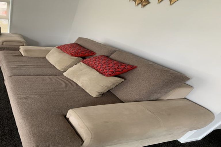 Photo of property in 37 Newington Road, Henderson, Auckland, 0612