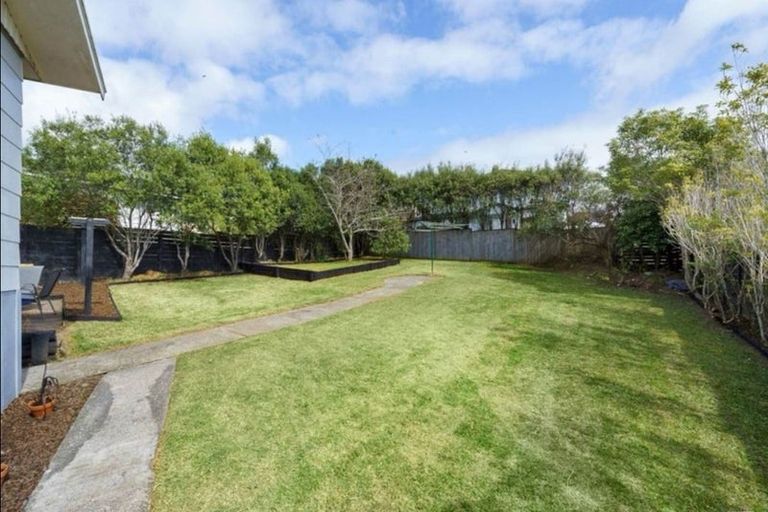 Photo of property in 43 Reynella Drive, Massey, Auckland, 0614