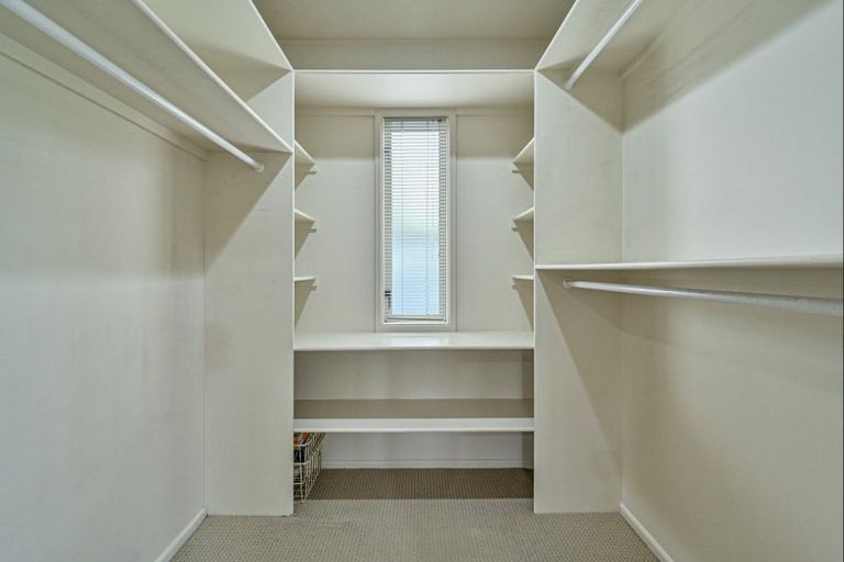 Photo of property in 8 Saint Hill Rise, Havelock North, 4130