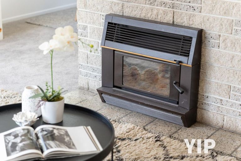 Photo of property in 114 Newlands Road, Newlands, Wellington, 6037