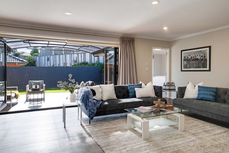 Photo of property in 27 Nimstedt Avenue, Oteha, Auckland, 0632