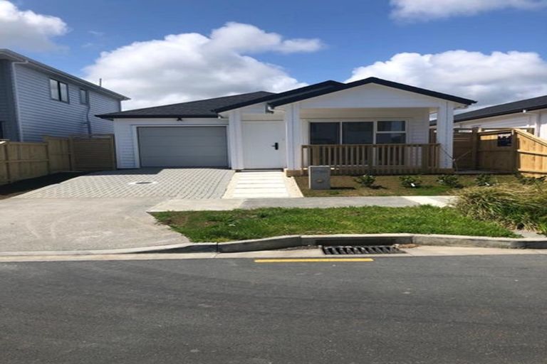 Photo of property in 23 Woven Place, Karaka, 2113