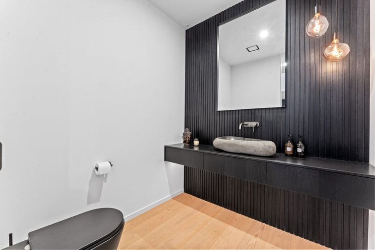 Photo of property in 17a Roland Road, Greenhithe, Auckland, 0632