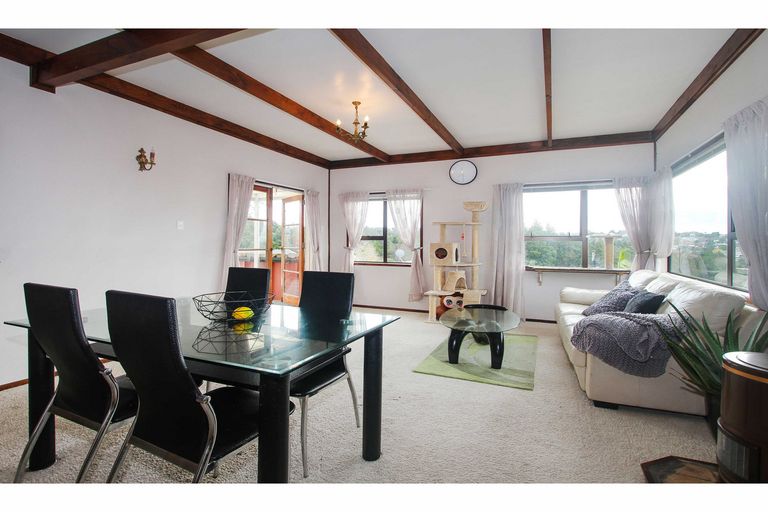 Photo of property in 1/52 Pupuke Road, Hillcrest, Auckland, 0627