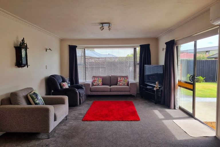 Photo of property in 2/5 Gibbs Place, Halswell, Christchurch, 8025