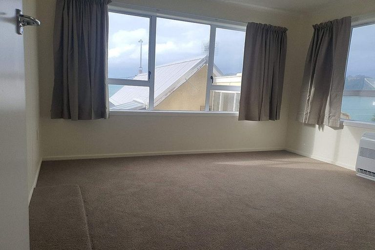 Photo of property in 98 Evans Bay Parade, Roseneath, Wellington, 6021