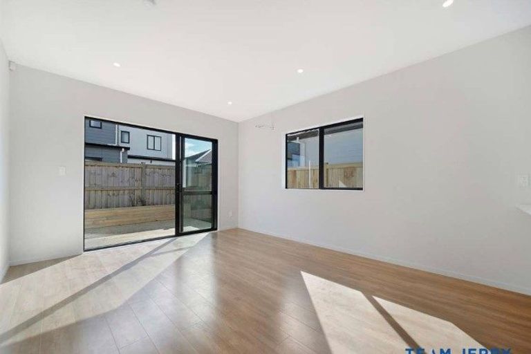 Photo of property in 17 Huringa Road, Karaka, 2113